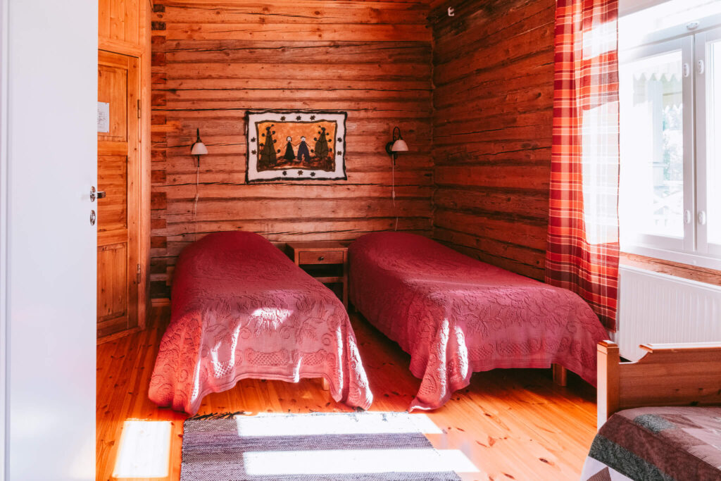 Ranta-Keurula-huone2-sängyt
