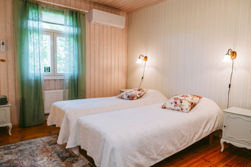 Ranta-Keurula-huone6-sängyt